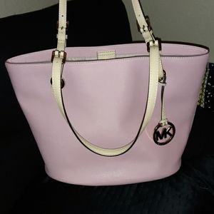 Authentic MK Tote 🌺🌻🌺